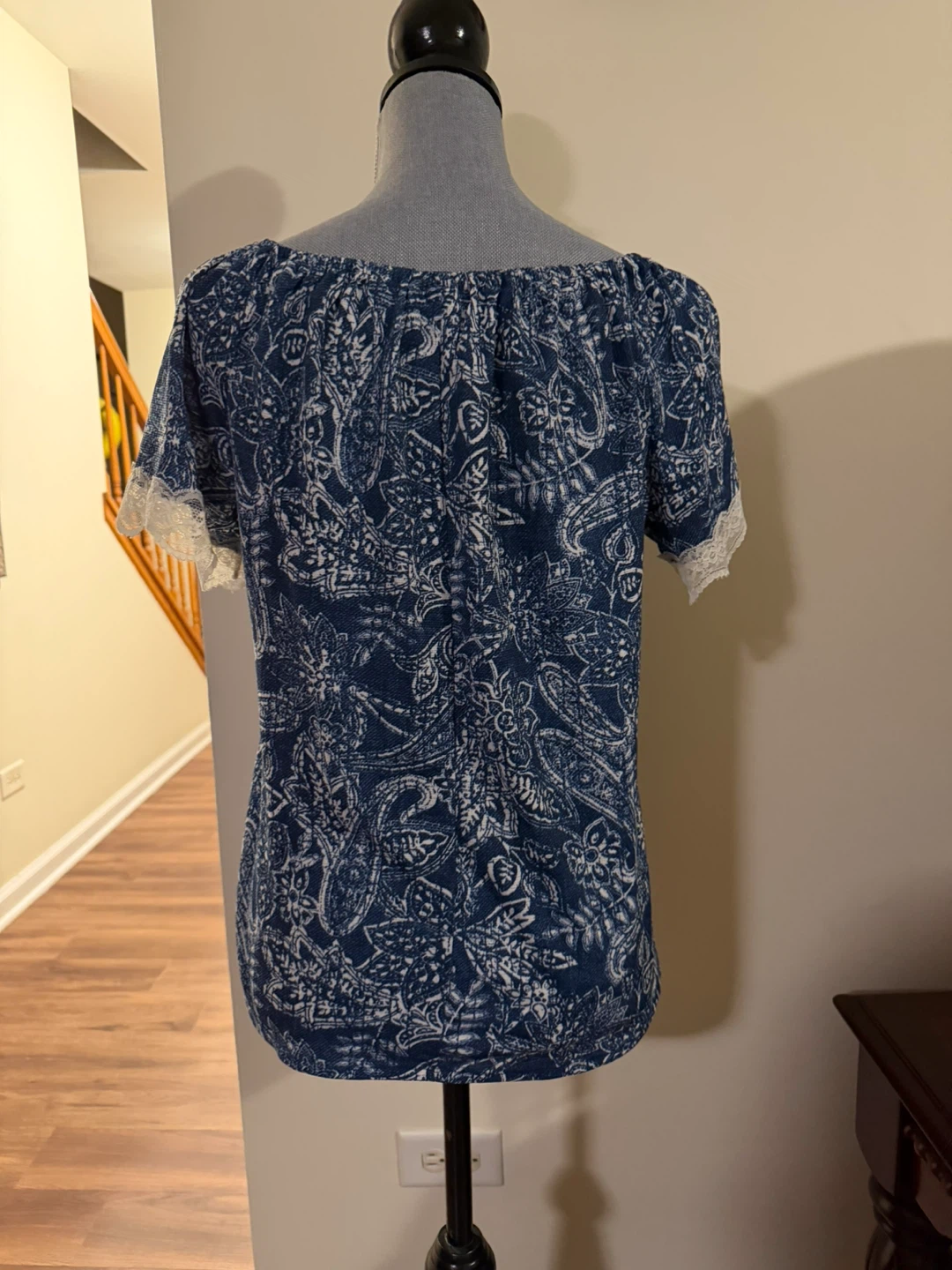 Blue & White Paisley Print Blouse with Lace Trim - photo 2