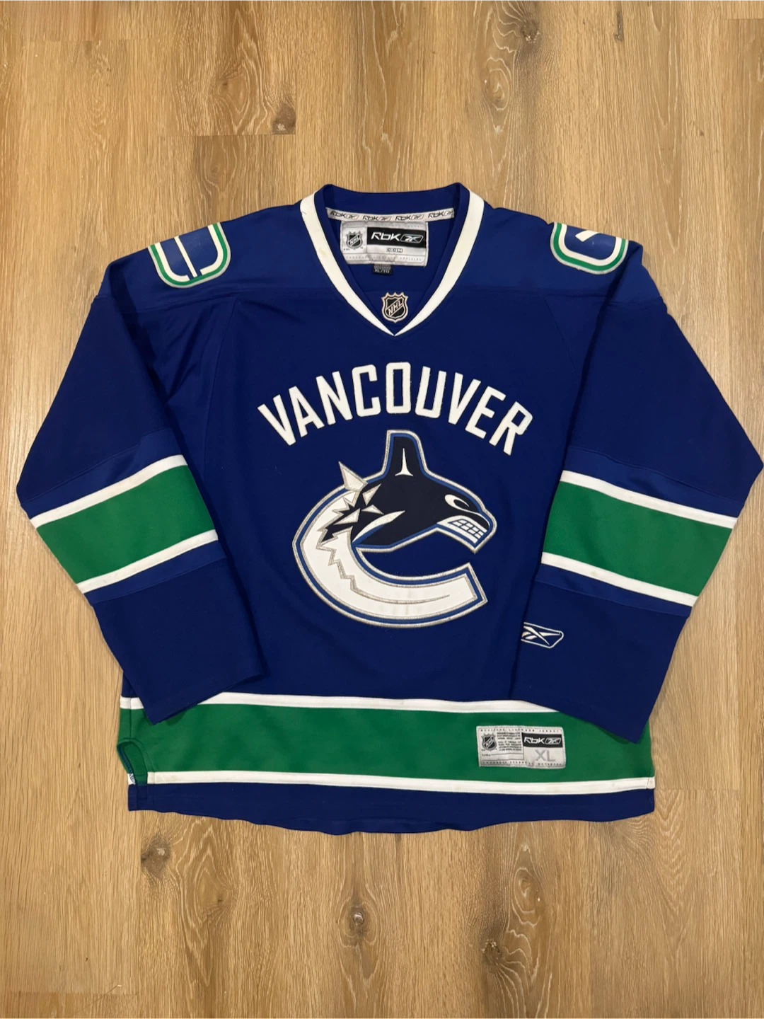 Vancouver Canucks Reebok Orca Jersey Size XL