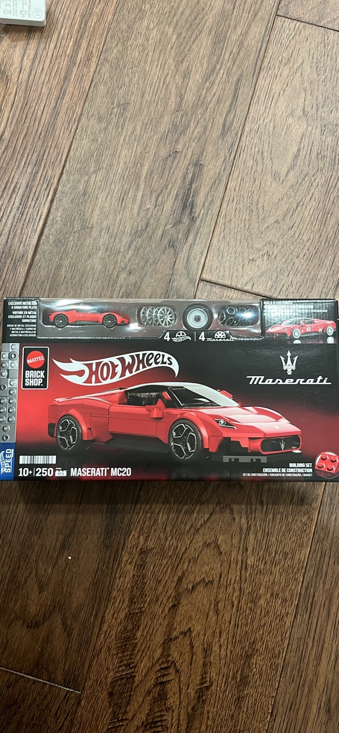Hot Wheels 250 Piece Maserati MC20 Building Set