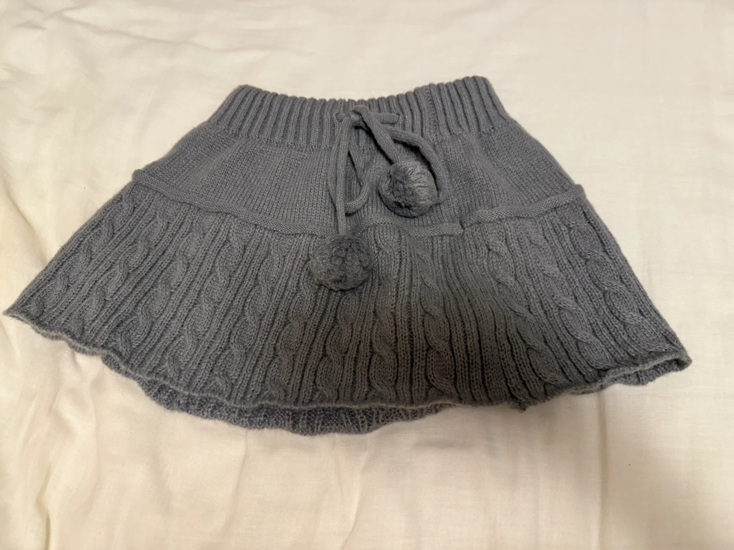 Grey knit mini skirt with pom pom ribbon detail - photo 2