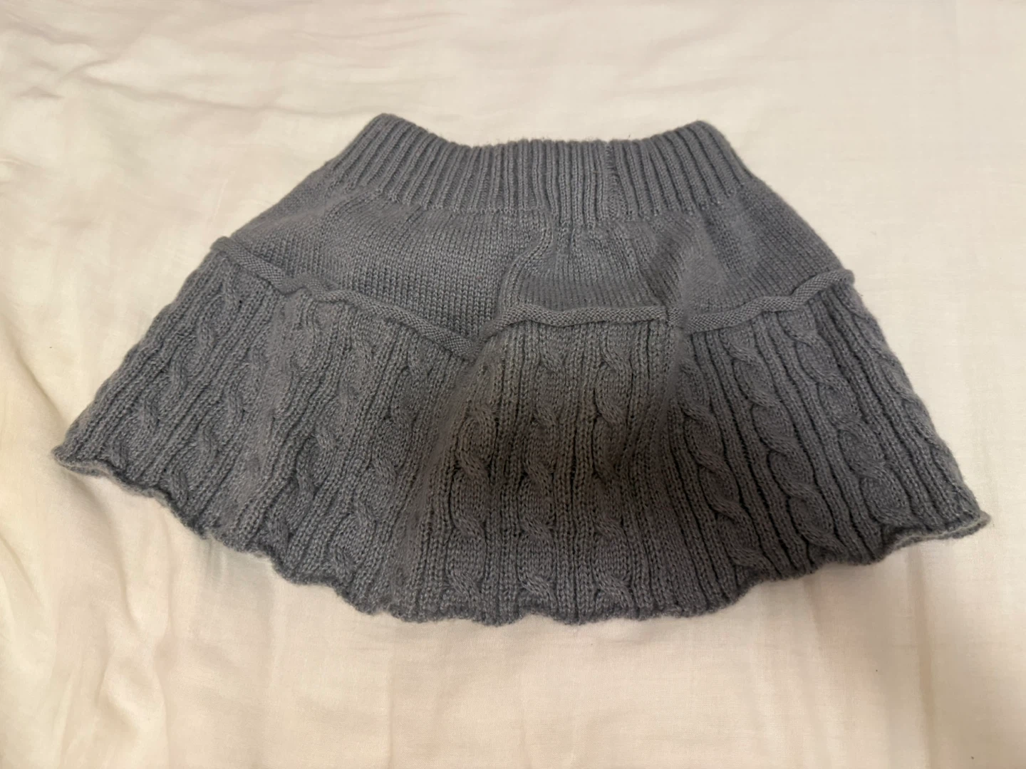 Grey knit mini skirt with pom pom ribbon detail - photo 3