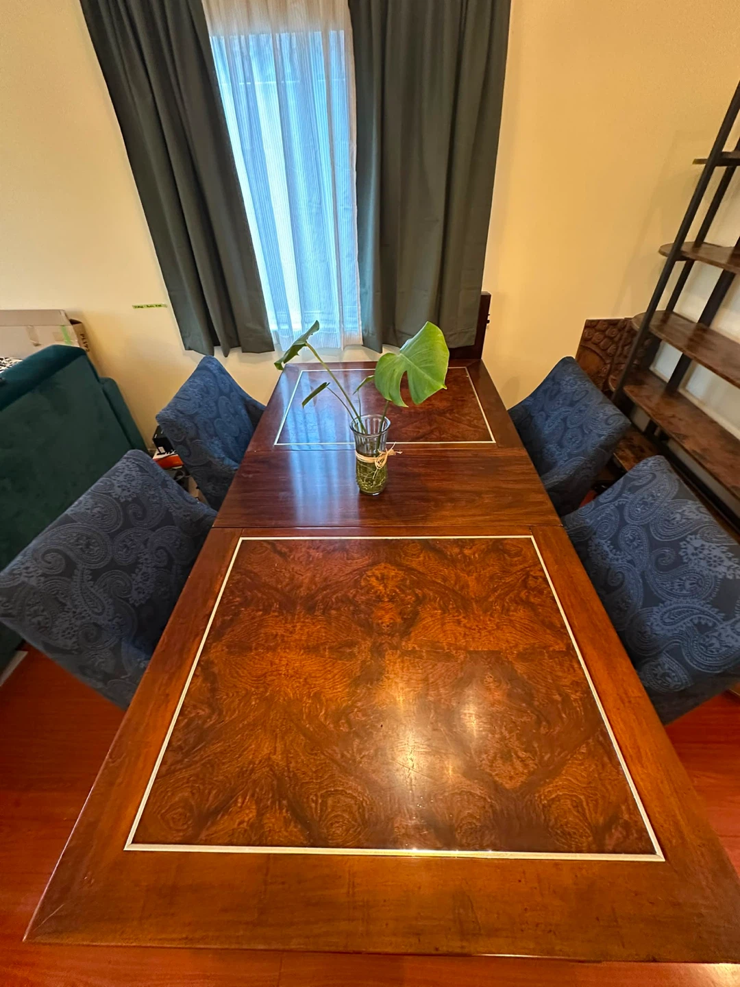 Large beautiful dining table with leafs - to make it extra large - photo 2