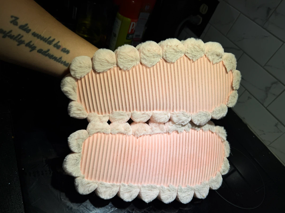Aeropostale Pink Fuzzy Slippers - photo 4