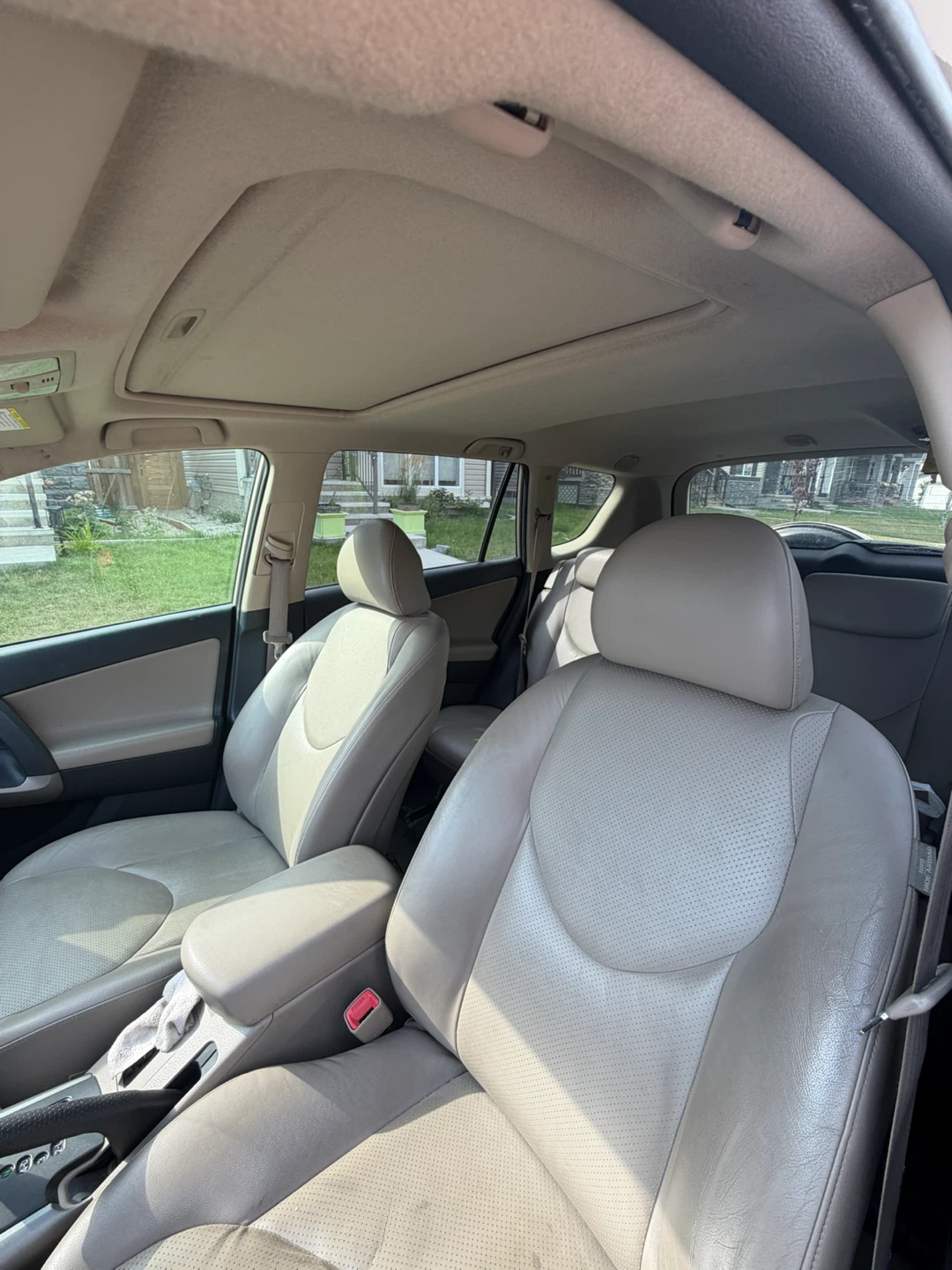 Toyota RAV4 - photo 4