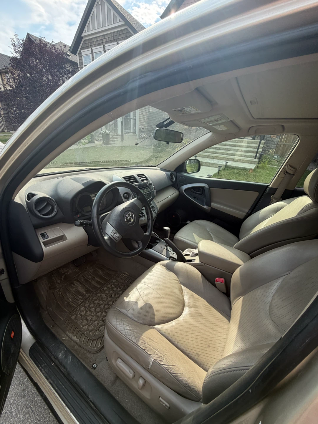 Toyota RAV4 - photo 5