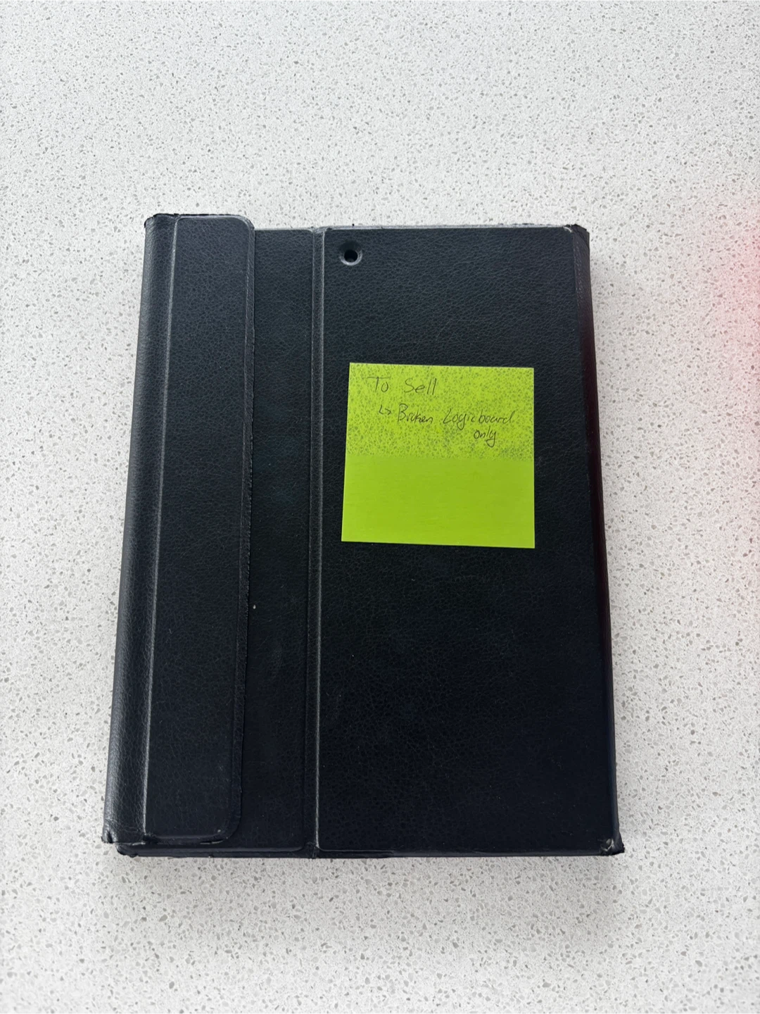 Apple iPad 7th Generation w/ Case (BROKEN LOGICBOARD) - photo 2