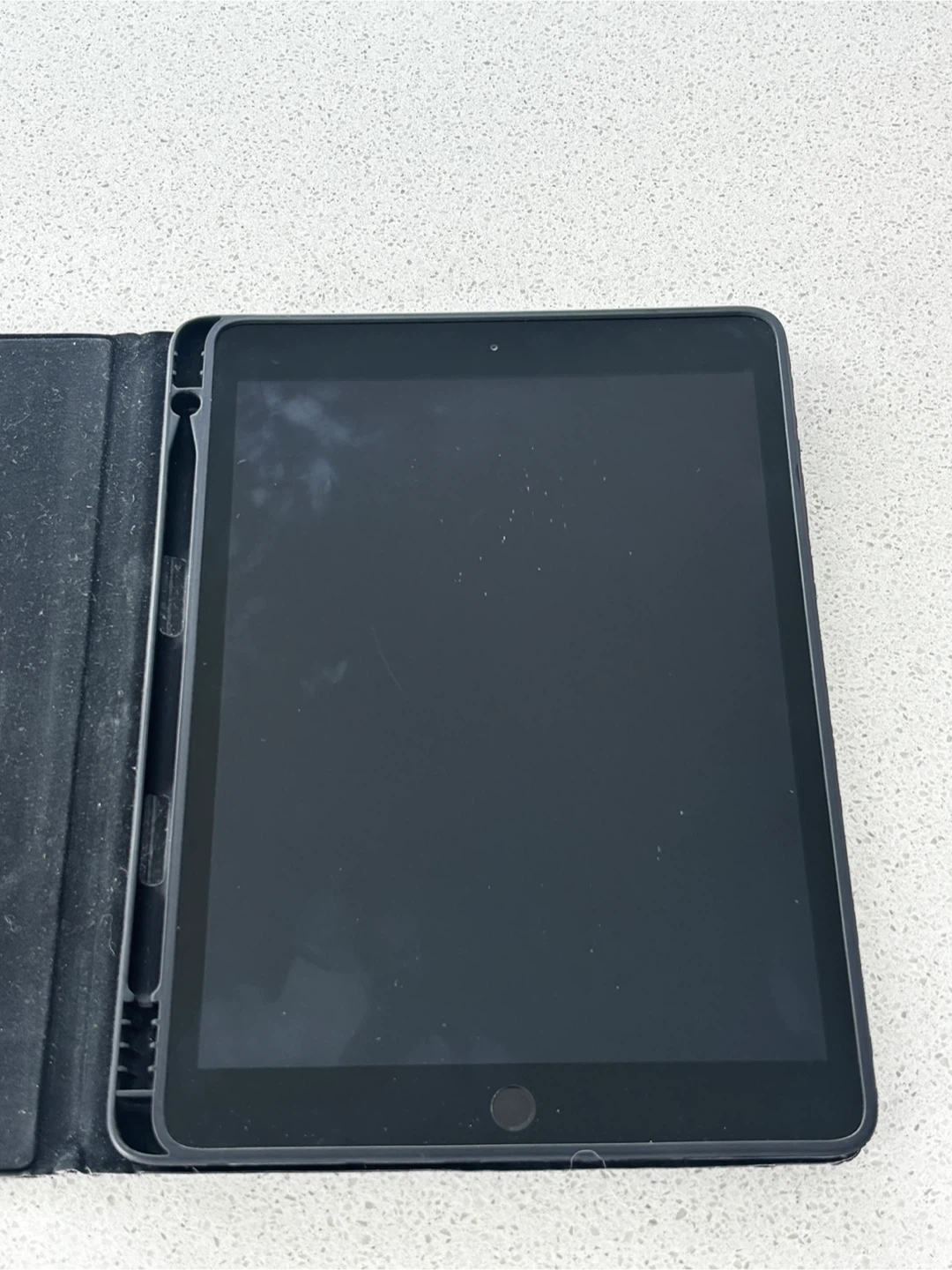 Apple iPad 7th Generation w/ Case (BROKEN LOGICBOARD) - photo 5