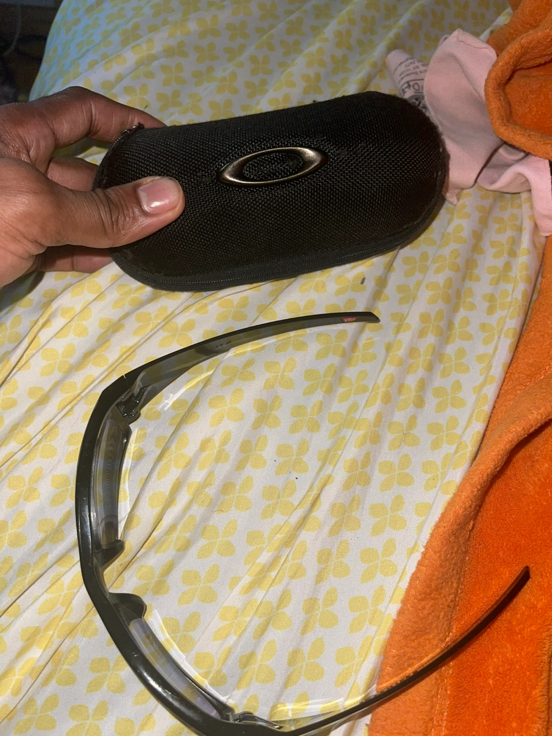 Oakley Sunglasses with Case - photo 3