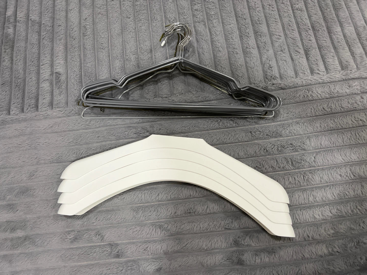 Set of 16 hangers and 4 Plastic covers