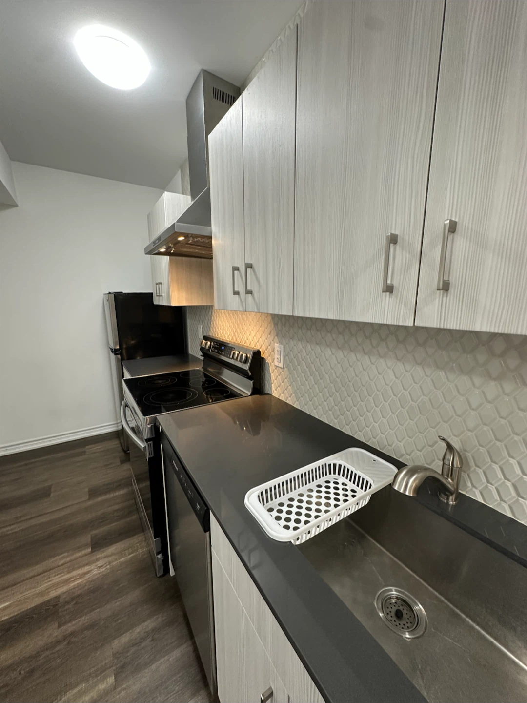 Bedroom Basement for Rent in Puslinch - photo 3