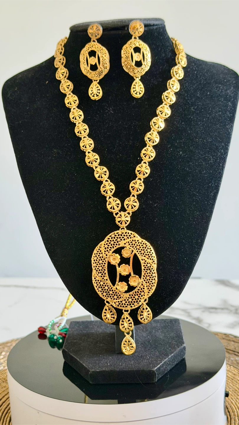 Gold Tone Necklace and Earring Set