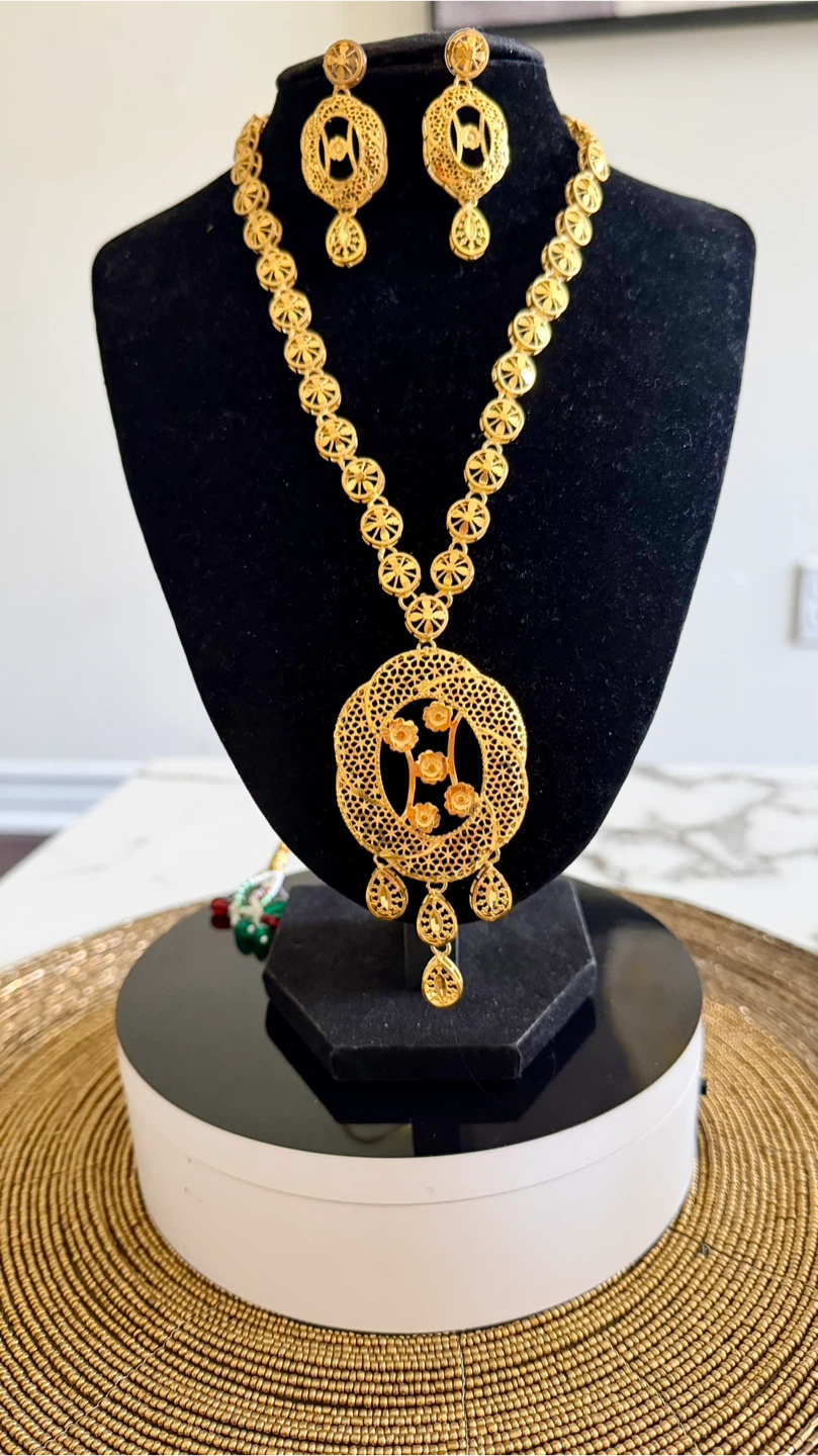 Gold Tone Necklace and Earring Set - photo 2