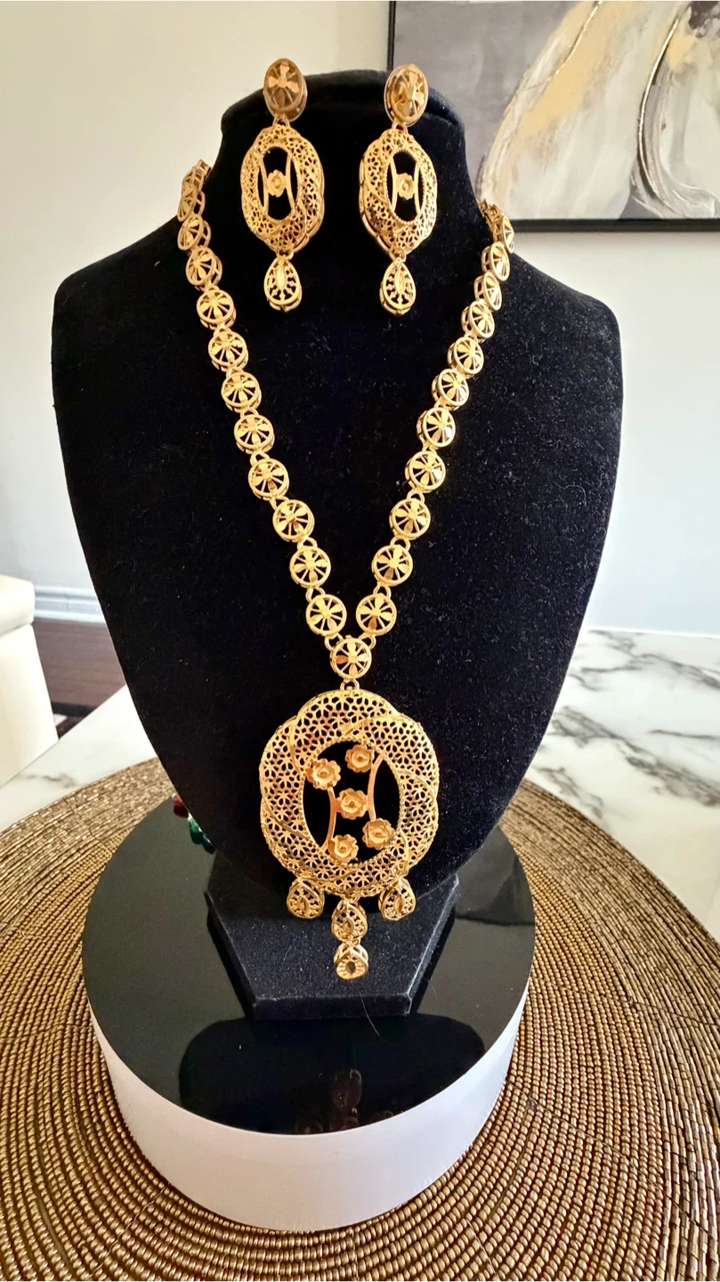 Gold Tone Necklace and Earring Set - photo 3