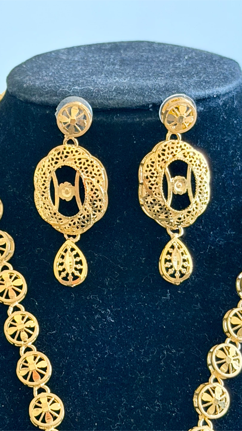 Gold Tone Necklace and Earring Set - photo 4