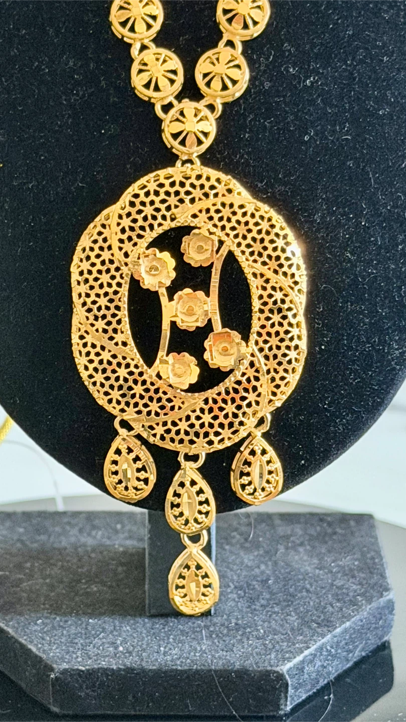 Gold Tone Necklace and Earring Set - photo 5