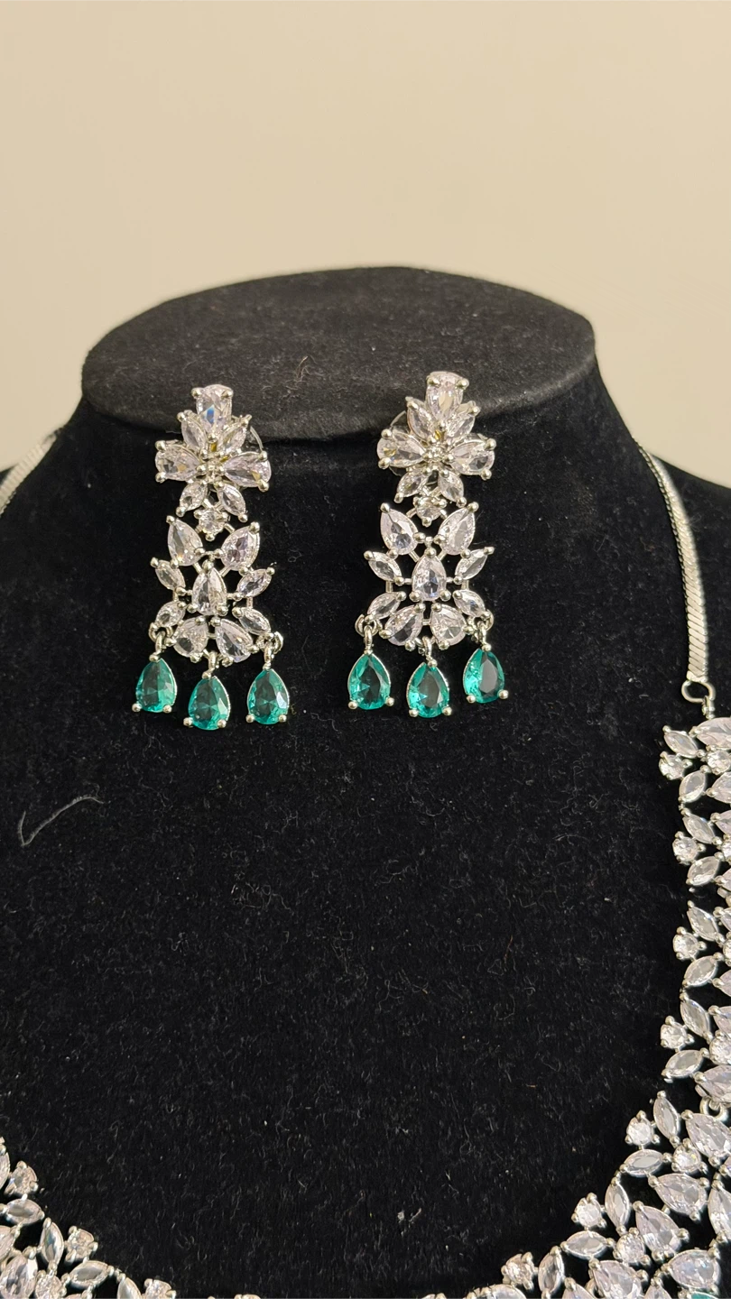 Silver-tone necklace and earring set with green stones - photo 2