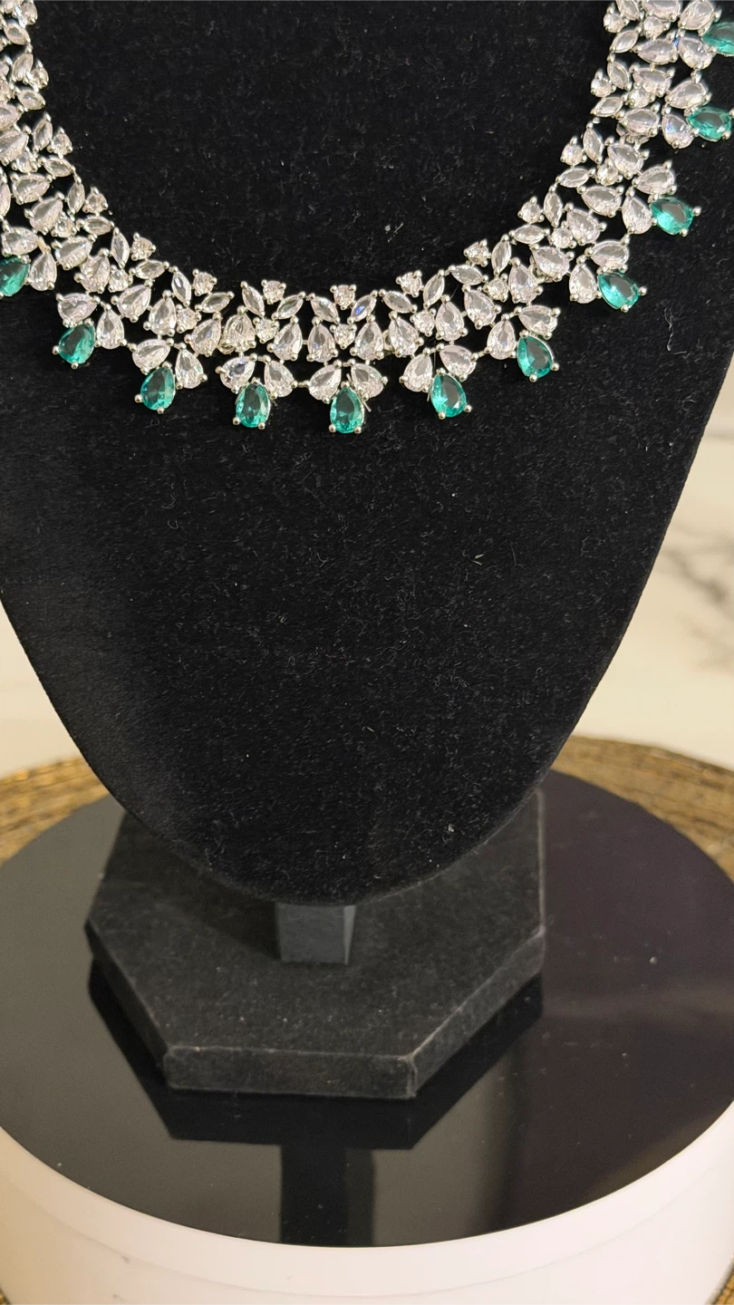 Silver-tone necklace and earring set with green stones - photo 3