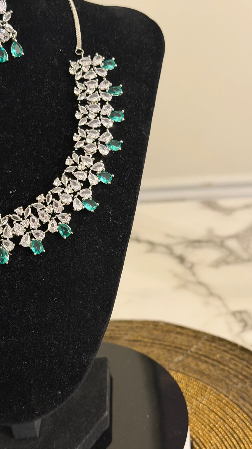 Silver-tone necklace and earring set with green stones - photo 4