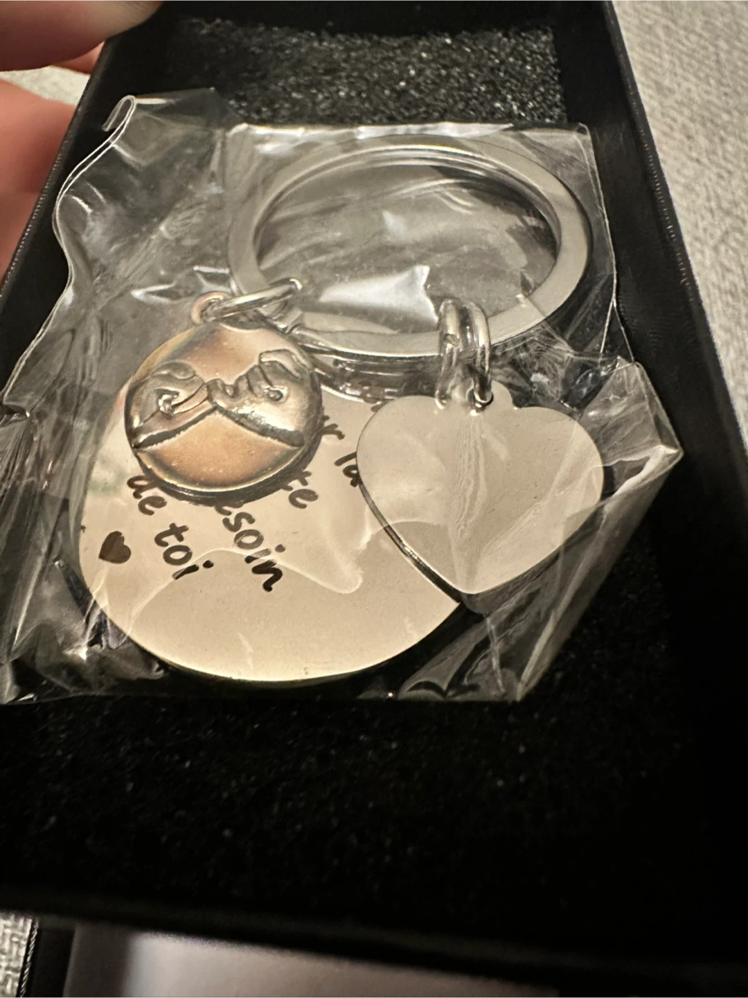 Keychain with French engraving - photo 2