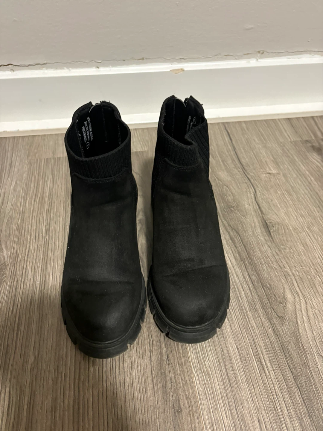 Black boots size 2