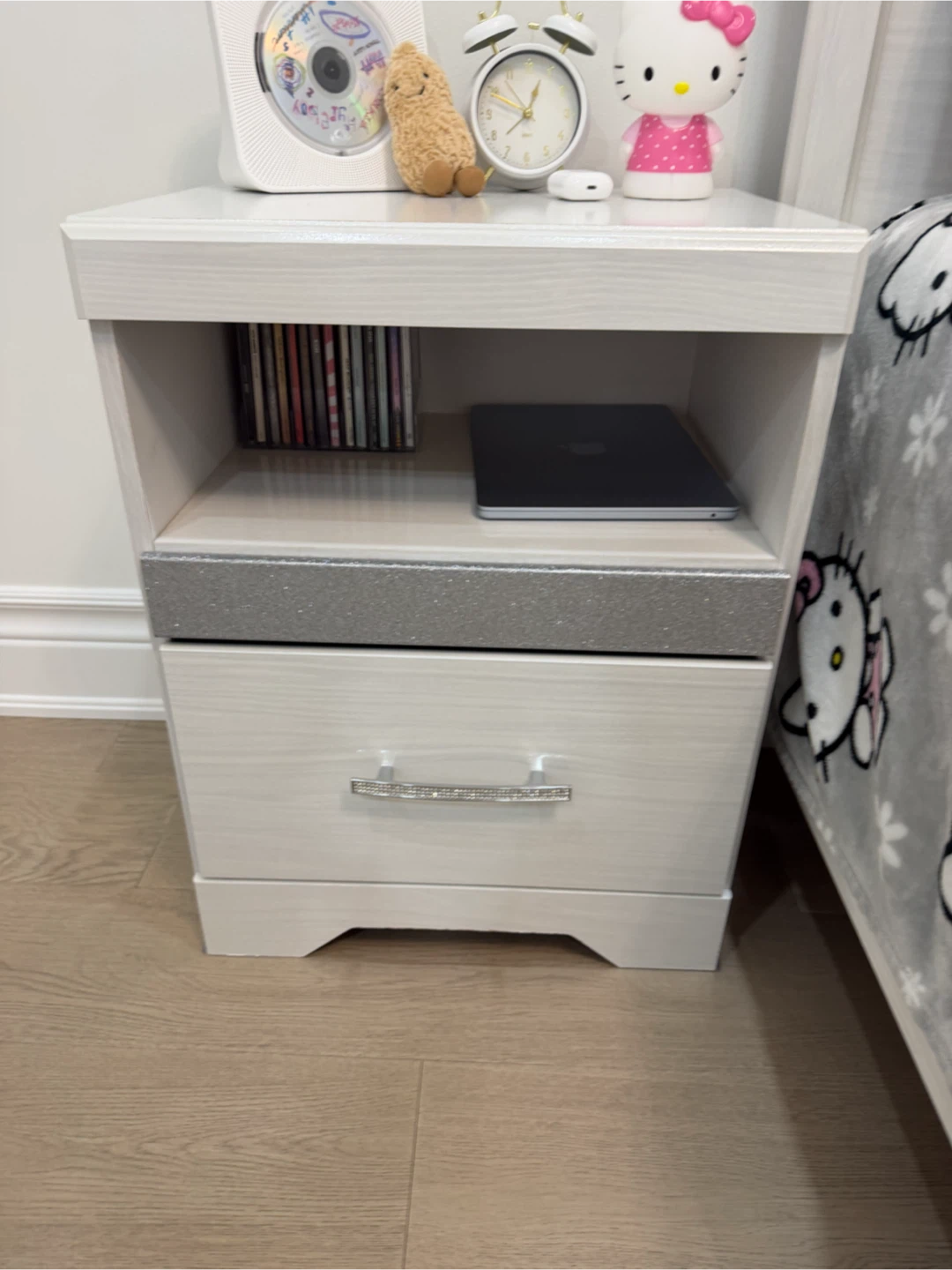 White Dresser with Silver Glitter Accent - photo 3