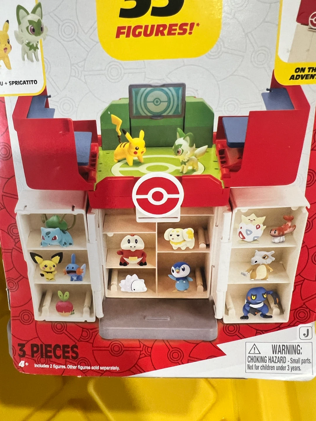 Pokémon Play 'n Display Case with Pikachu & Sprigatito Figures - photo 3