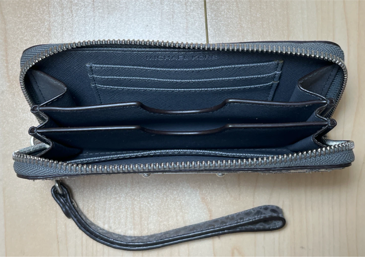 Michael Kors Zip Around Wallet Grey Snake Print - photo 4
