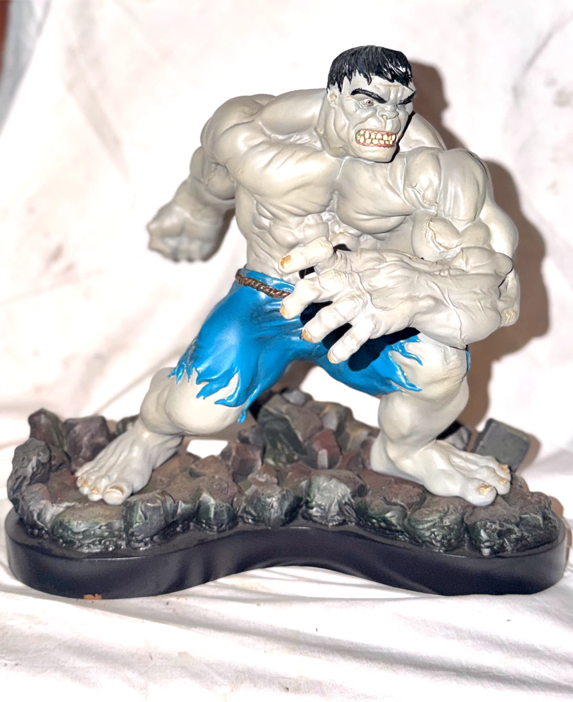 Bowen Designs Incredible Hulk Gray Vers Limited Edition Statue - photo 2