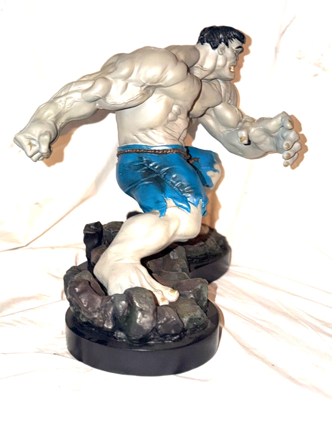 Bowen Designs Incredible Hulk Gray Vers Limited Edition Statue - photo 5