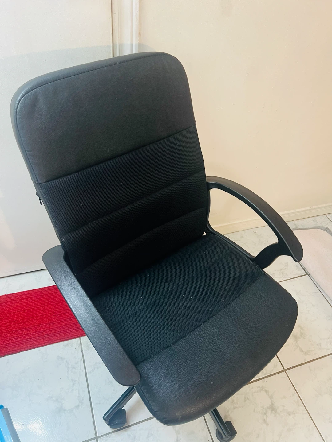 Rolling Study Chair – Gently Used