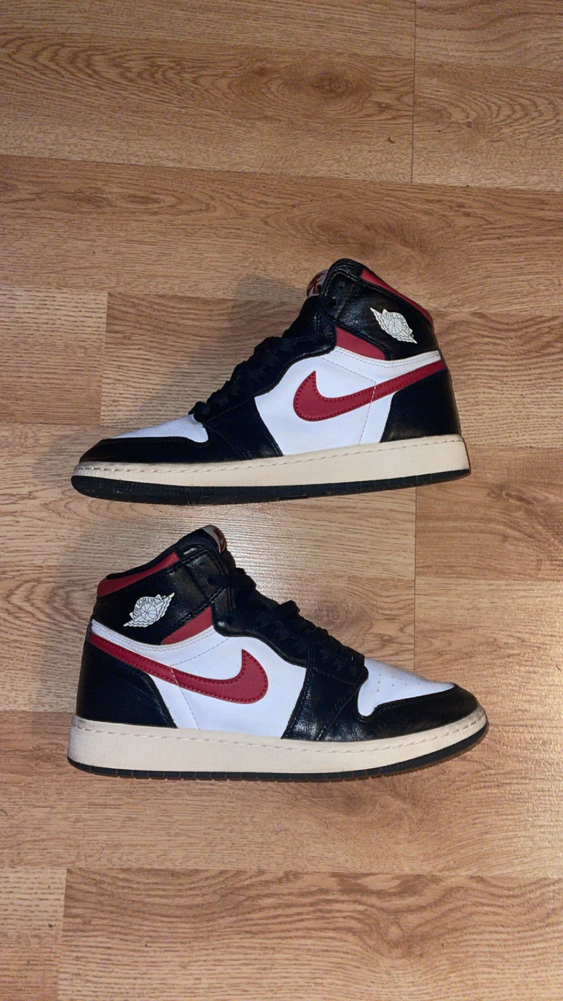 Size 6.5y Air Jordan 1 high 15$