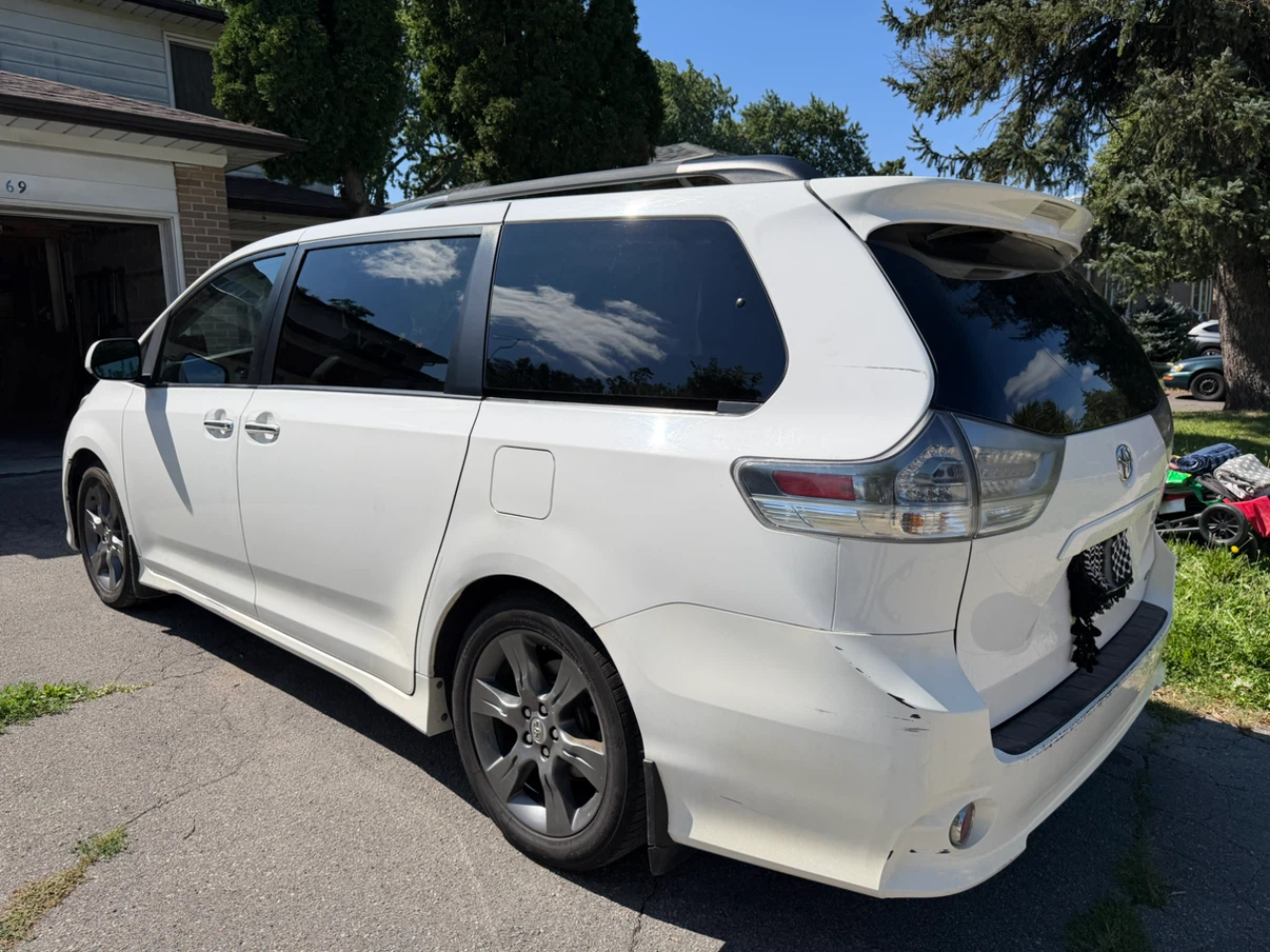 2015 Toyota Sienna SE - photo 3