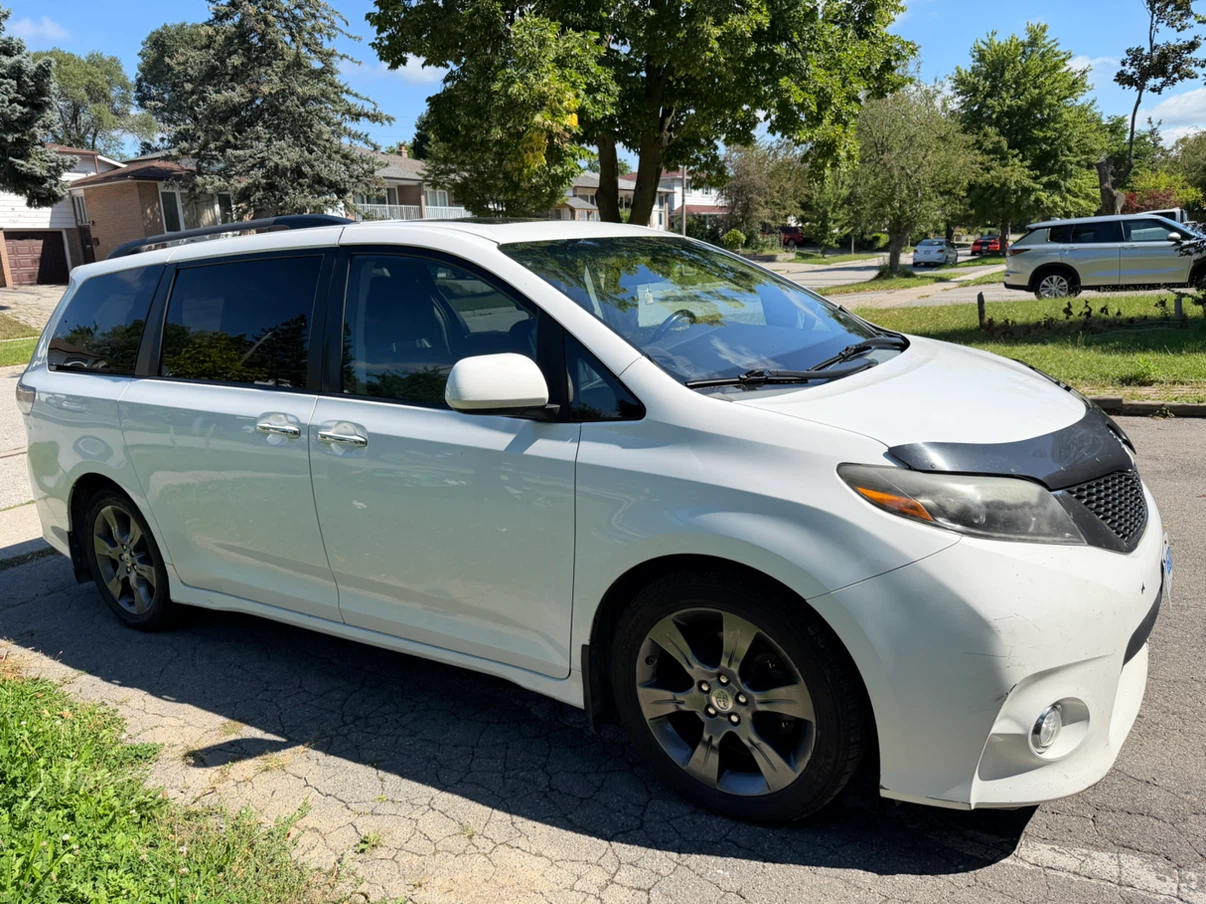2015 Toyota Sienna SE - photo 4
