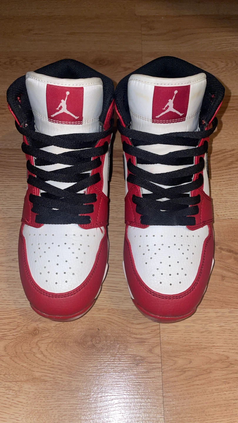 Size 4.5y Jordan 1 cleat 15$ - photo 2
