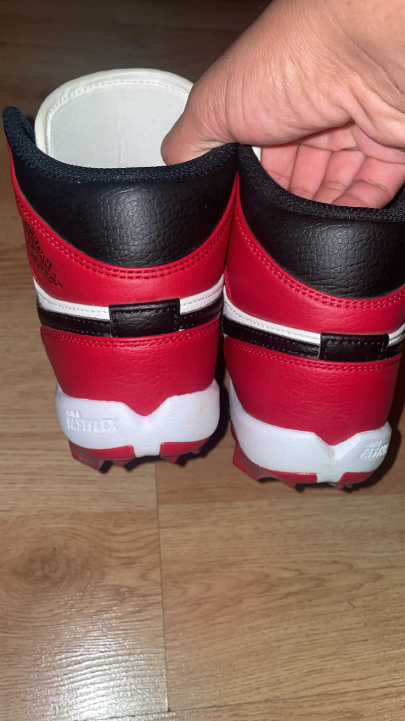 Size 4.5y Jordan 1 cleat 15$ - photo 5