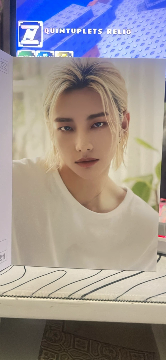 Stray Kids 2021 Season's Greetings Photobook - photo 2