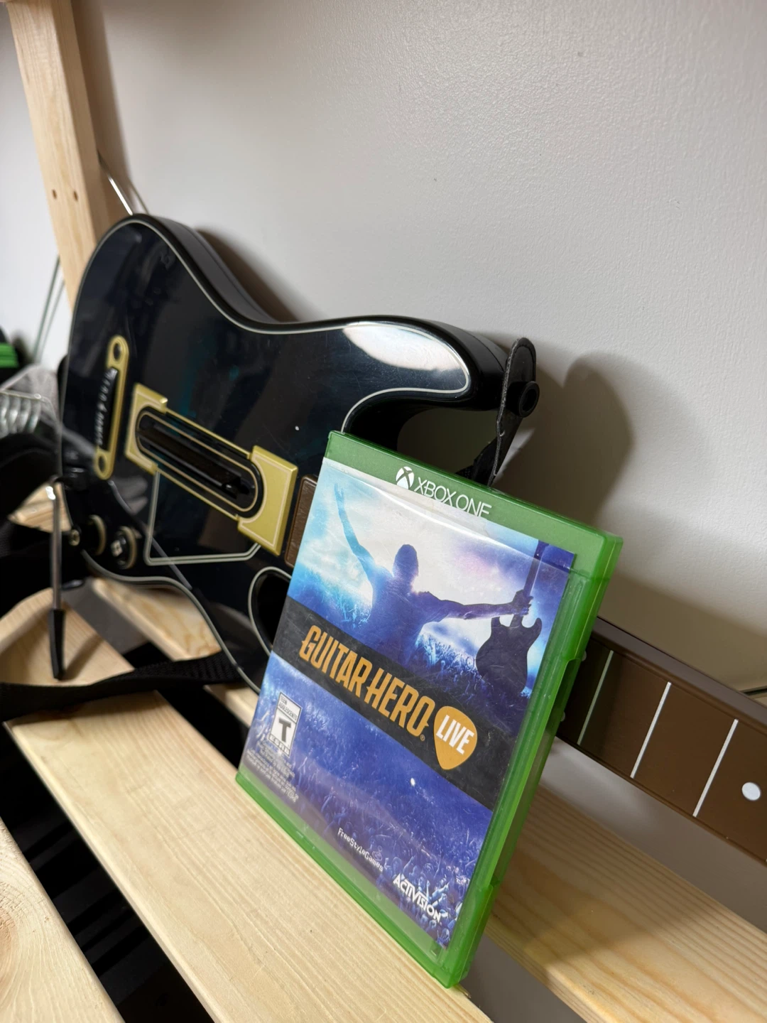 Guitar hero bundle Xbox One - photo 2