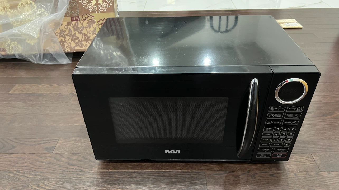 RCA Microwave Oven (Black)