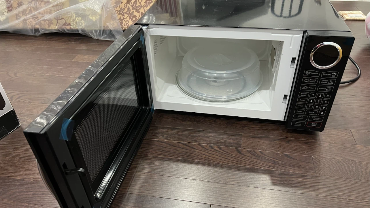 RCA Microwave Oven (Black) - photo 2