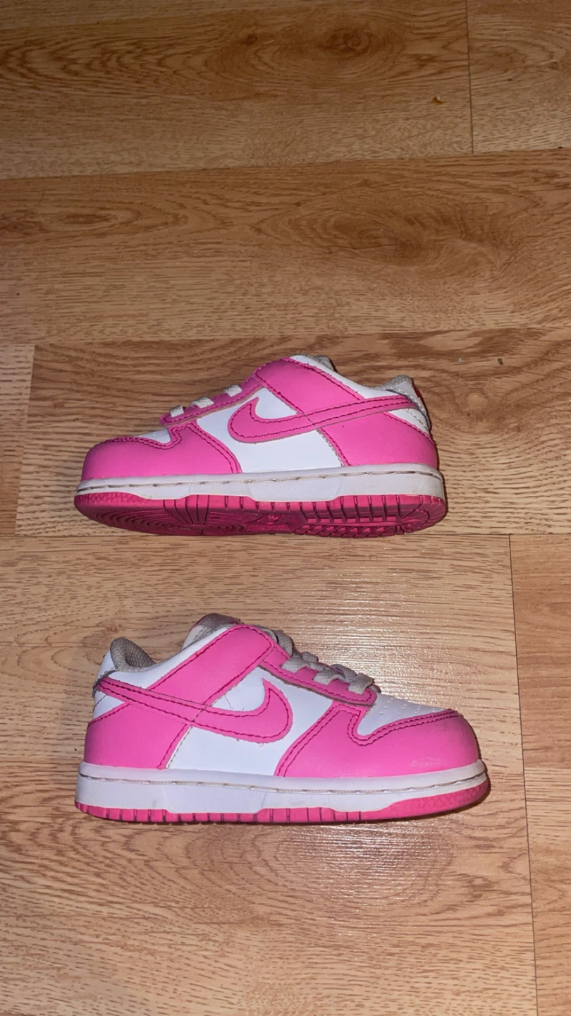Size 7c toddler dunks 10$