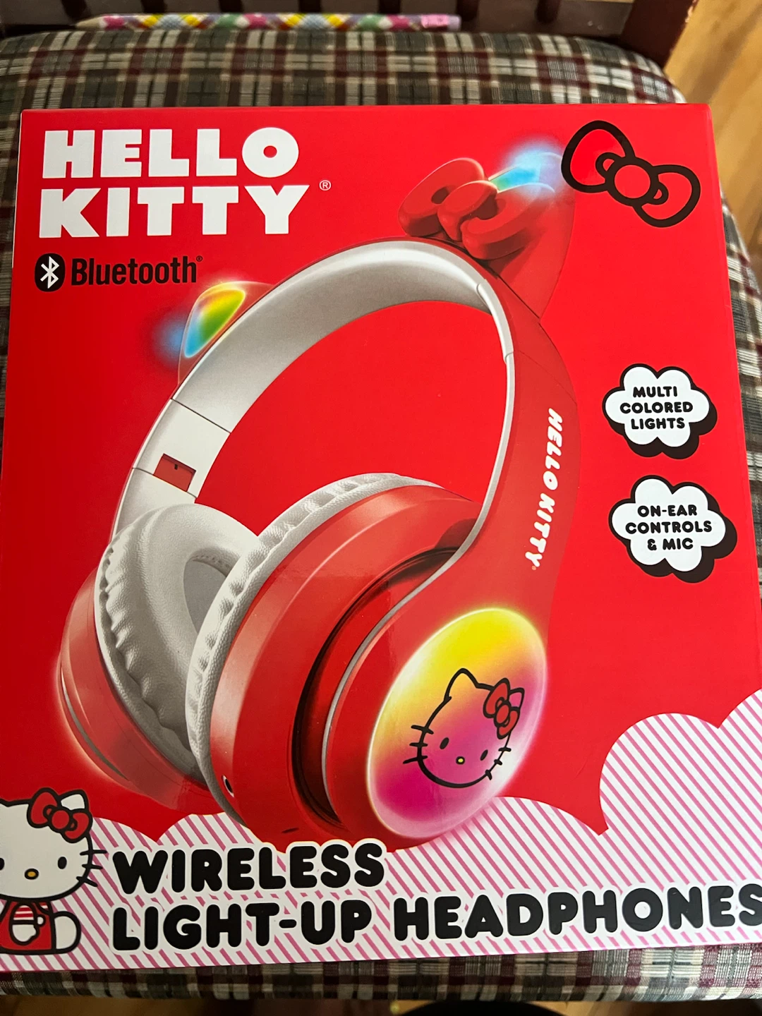 Hello Kitty Wireless Light-Up Headphones