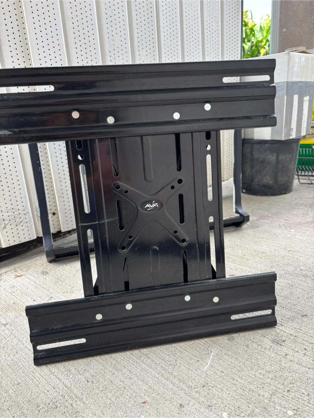AVF Heavy-Duty Full Motion TV Wall Mount
