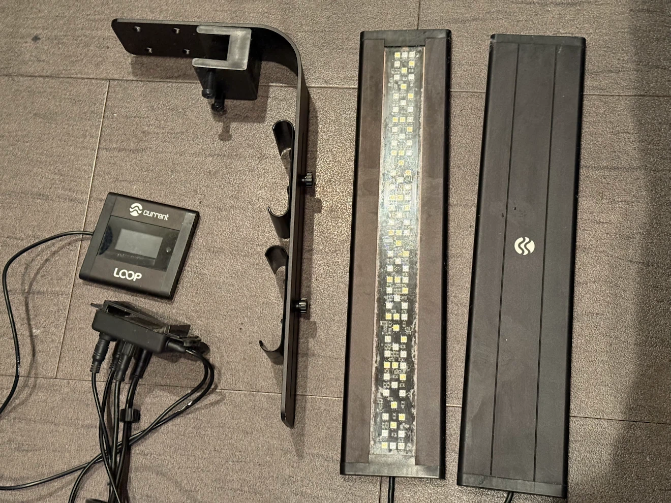 Current USA Loop Aquarium LED Light with Controller