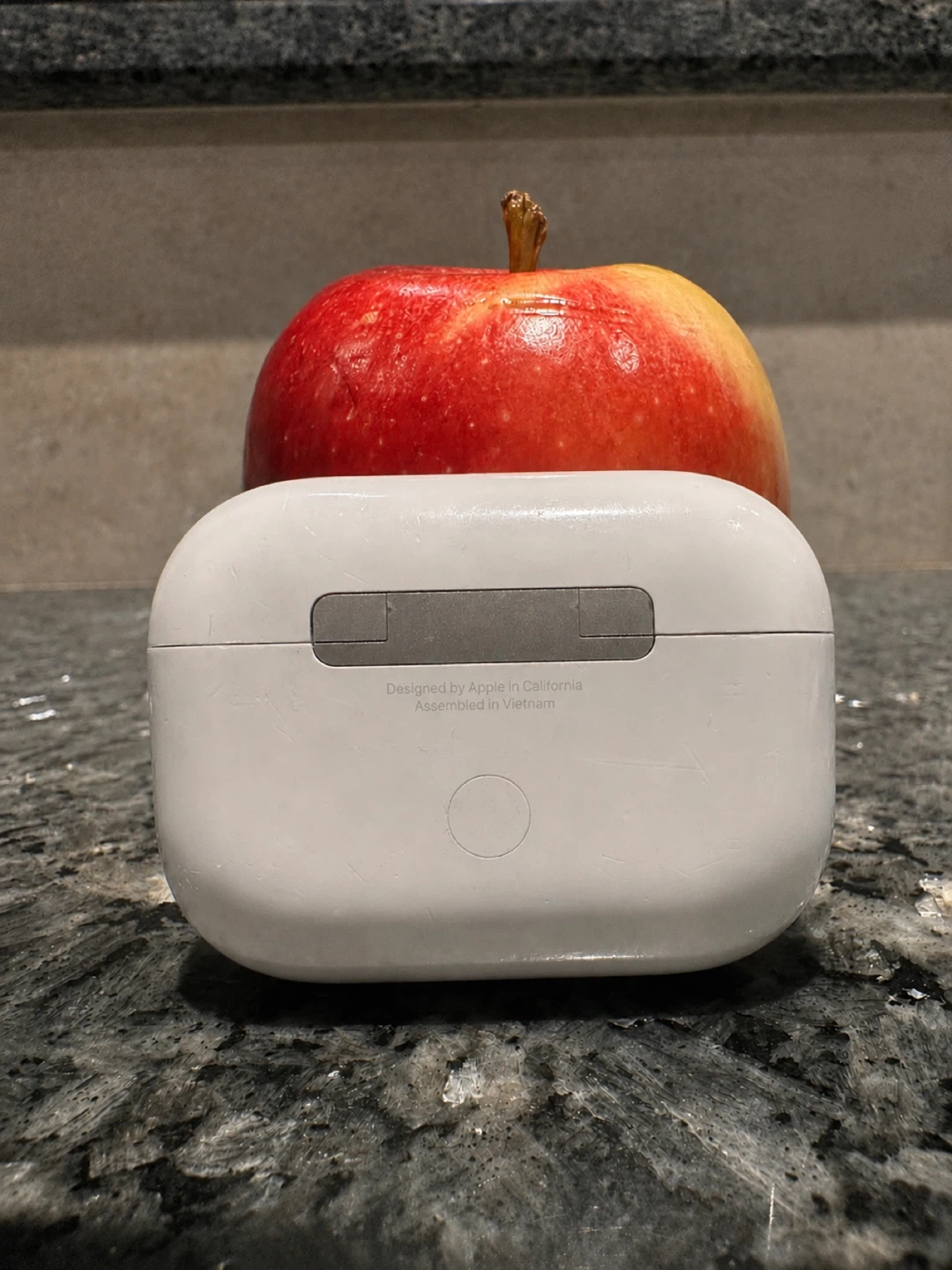 AirPods Pro2 Charging Case - photo 2