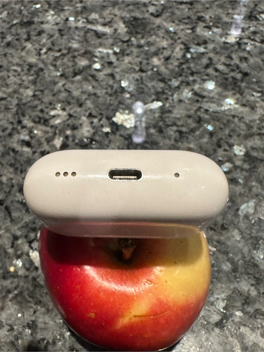 AirPods Pro2 Charging Case - photo 4