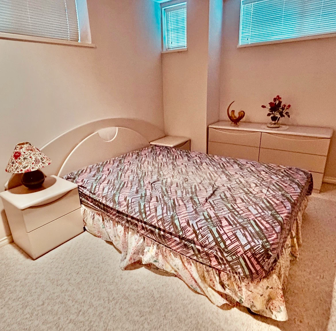 🛏️ BEAUTIFUL USED COMPLETE BEDROOM SET – $800 | FREE MATTRESS!