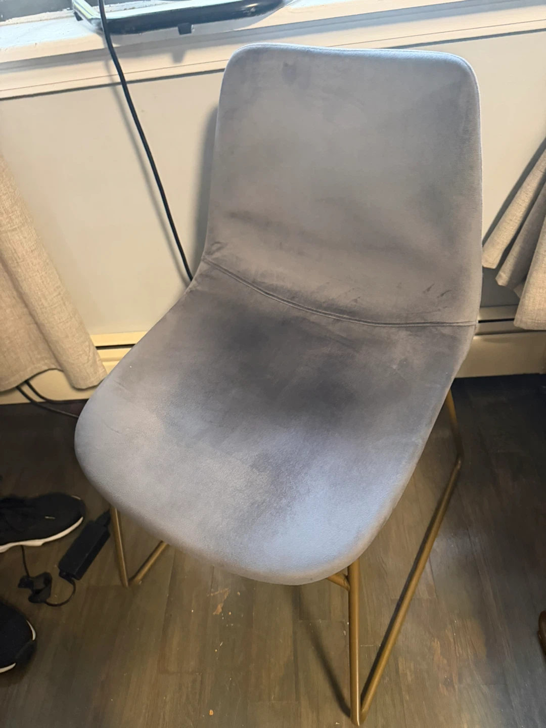 Set of 4 Grey Velvet Dining Chairs with Gold Legs - photo 4