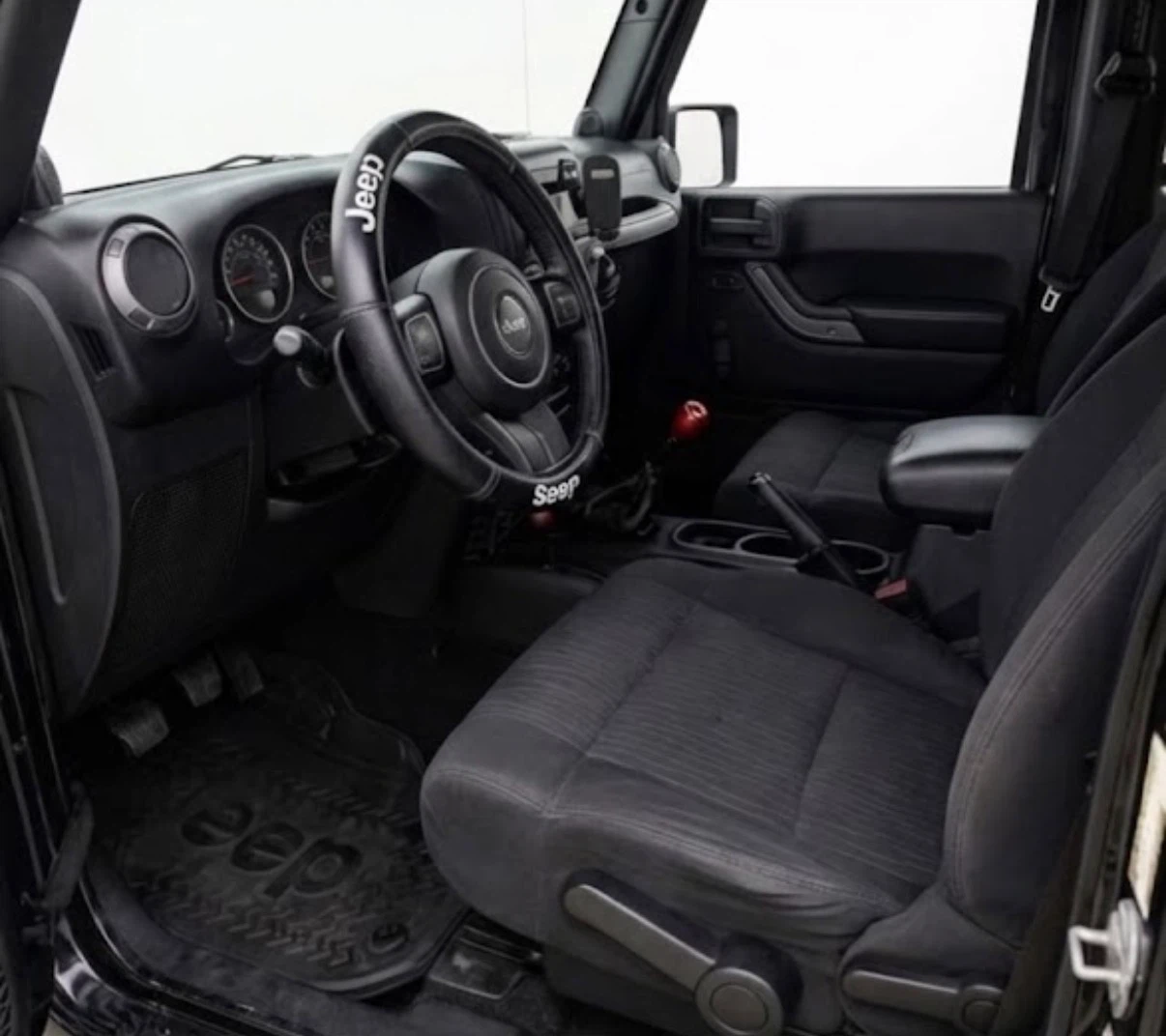 2011 Jeep Wrangler Sport 2-Door Manual - 198k km - $12,900 (OBO) - photo 5