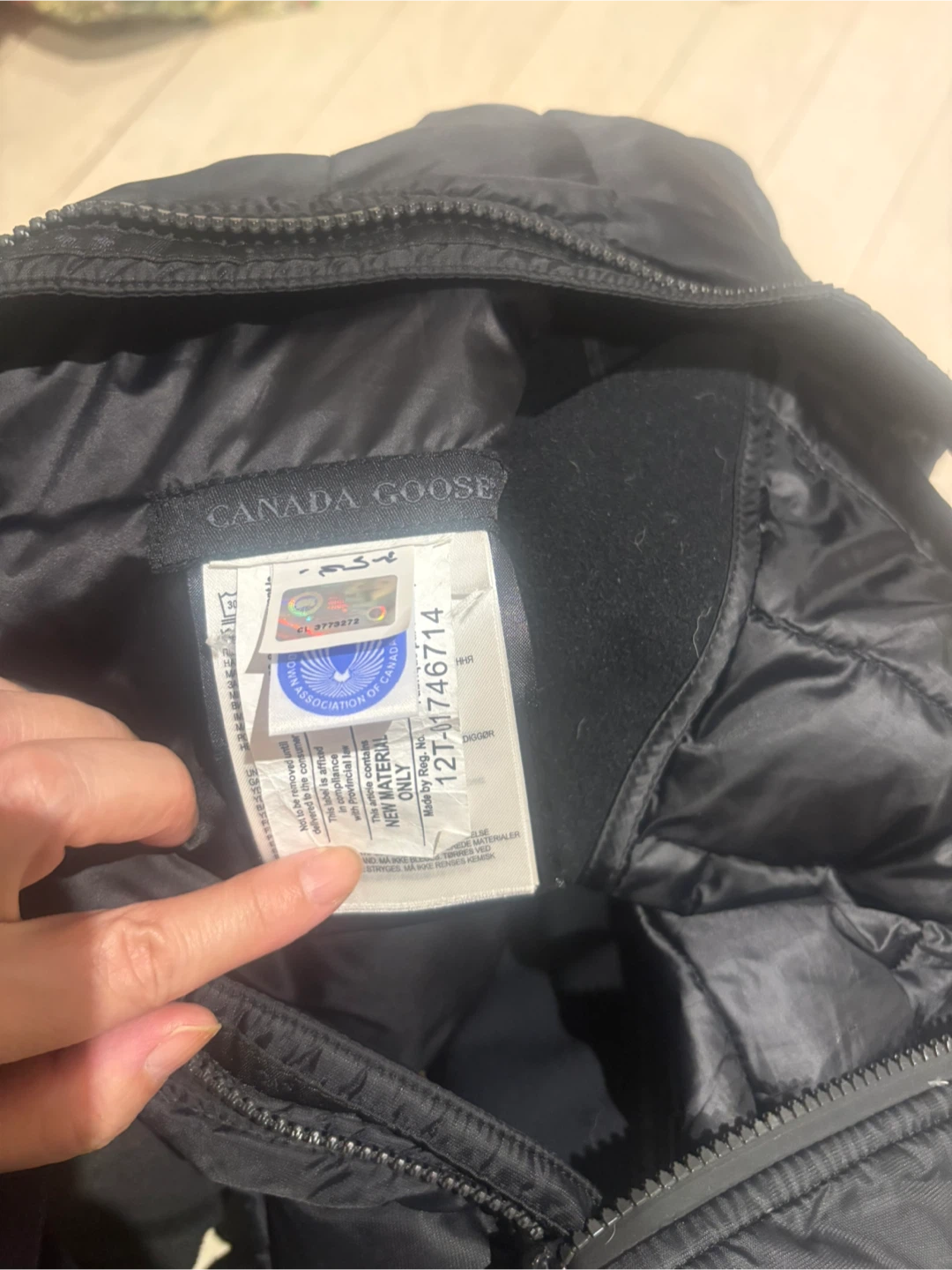 CANADA GOOSE Men's XS Light Weight Insulated Jacket Black - photo 4