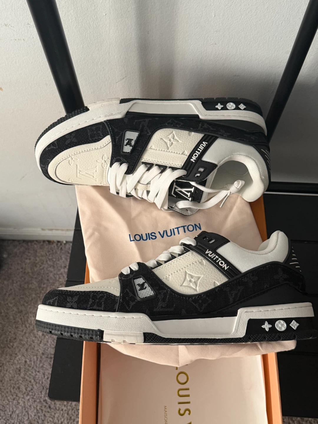 Louis Vuitton Sneakers LV 1201 11 White/Black